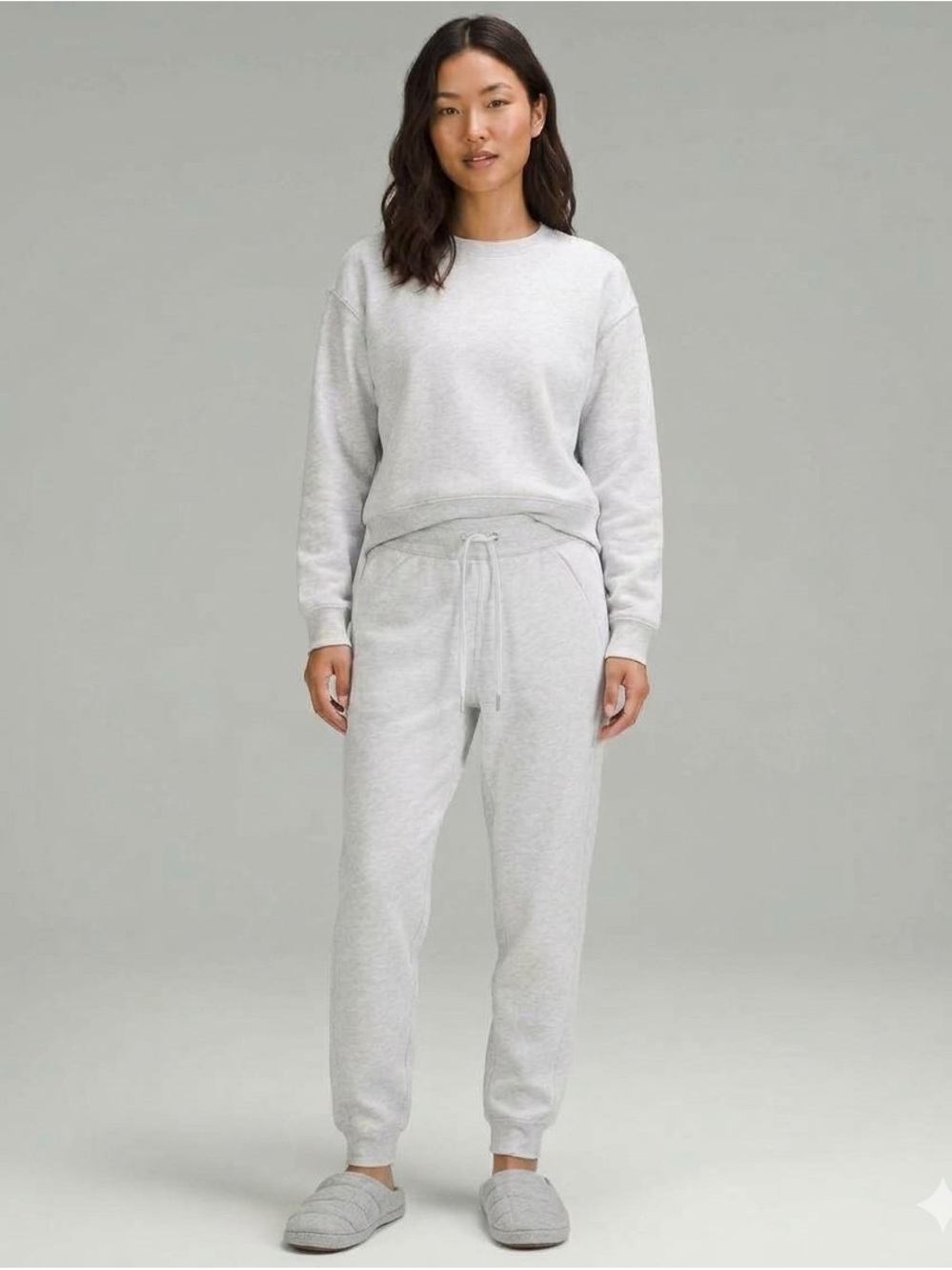 Lululemon Scuba Mid-Rise Jogger in Heathered Core Ultra Light Grey Sz 2
